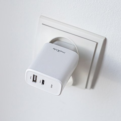 Maxlife ładowarka sieciowa PD QC MXTC-10-20AC 1x USB-C 1x USB 20W biała Maxlife ładowarka sieciowa PD QC MXTC-10-20AC 1x USB-C 1x USB 20W biała