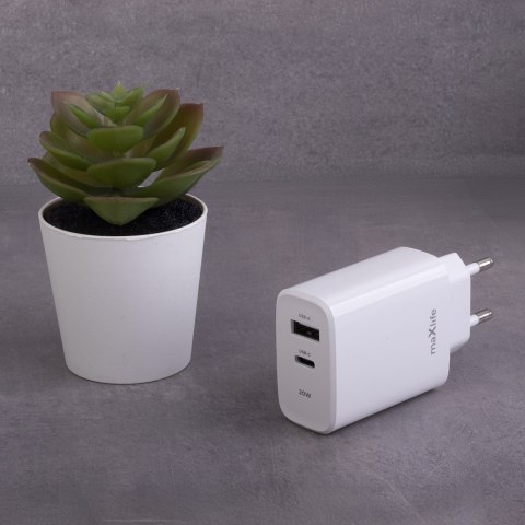 Maxlife ładowarka sieciowa PD QC MXTC-10-20AC 1x USB-C 1x USB 20W biała Maxlife ładowarka sieciowa PD QC MXTC-10-20AC 1x USB-C 1x USB 20W biała