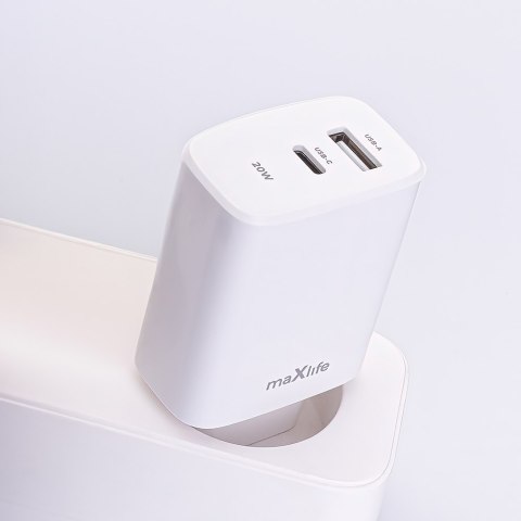 Maxlife ładowarka sieciowa PD QC MXTC-10-20AC 1x USB-C 1x USB 20W biała Maxlife ładowarka sieciowa PD QC MXTC-10-20AC 1x USB-C 1x USB 20W biała