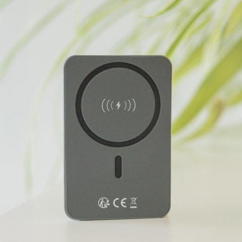 Forever power bank bezprzewodowy MATB-200 20W PD 5000 mAh magnetyczny czarny Forever power bank bezprzewodowy MATB-200 20W PD 5000 mAh magnetyczny czarny